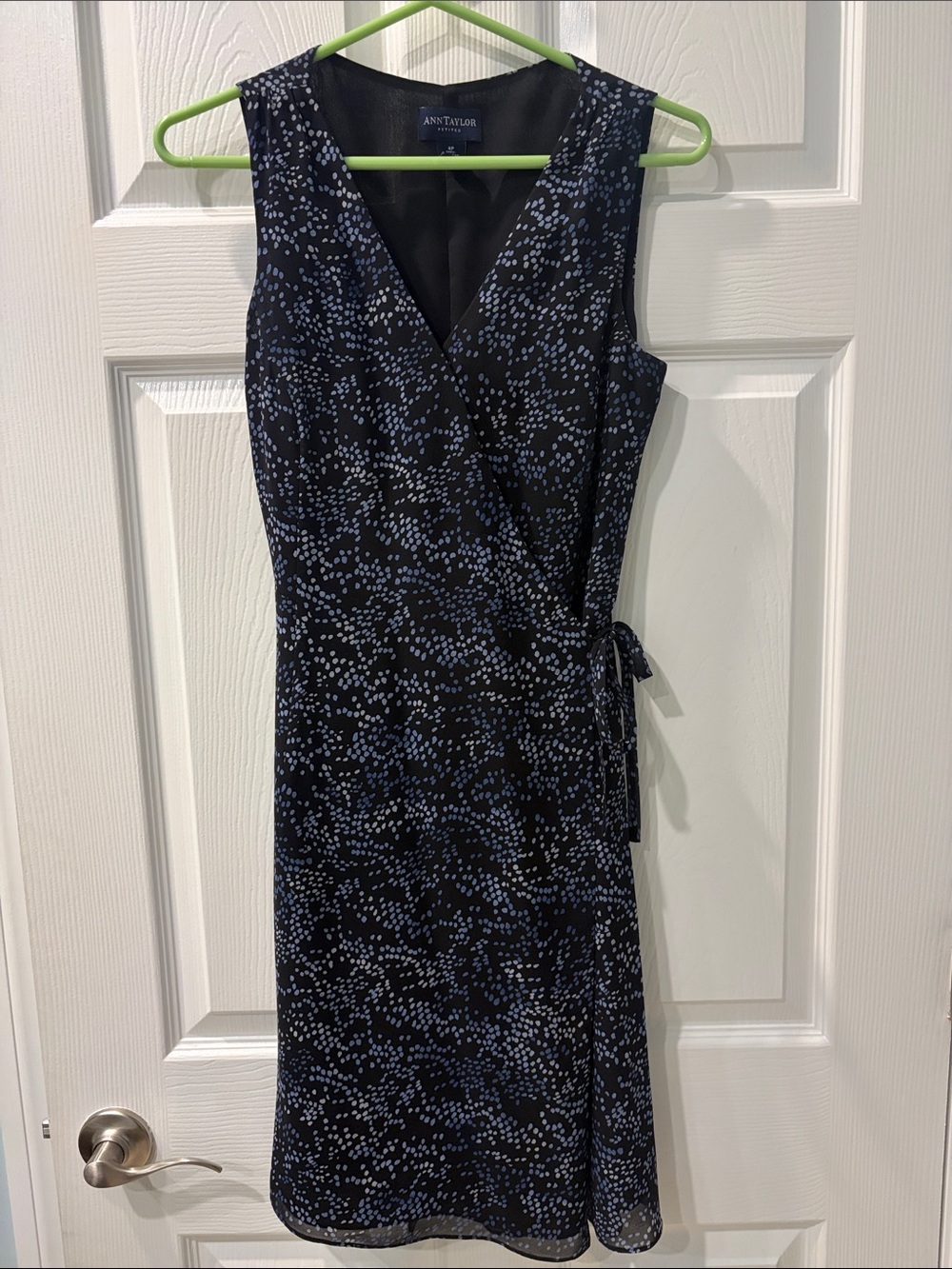 Ann Taylor Navy Blue Sleeveless Wrap Midi Dress w Light Blue Dot Print Size 4P